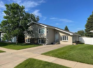 1220 9th Ave W, Williston, ND 58801