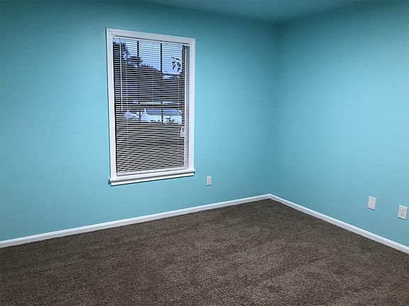 4th image of 32 Katie Dr