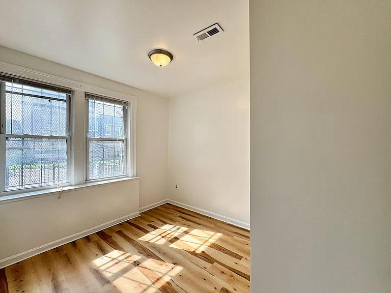 1652 W Virginia Ave NE #1 — Photo 2
