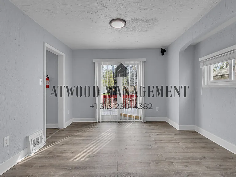 12950 Glastonbury Ave — Photo 4