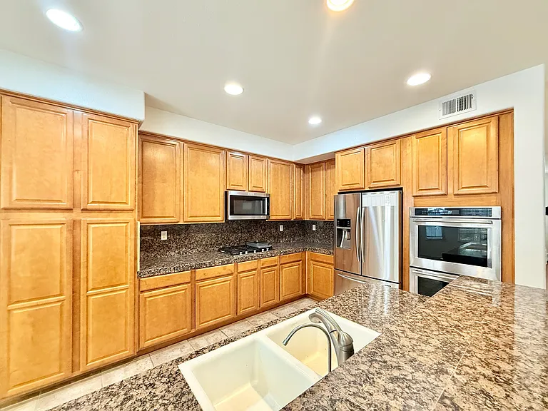 863 Dederick Ct — Photo 15