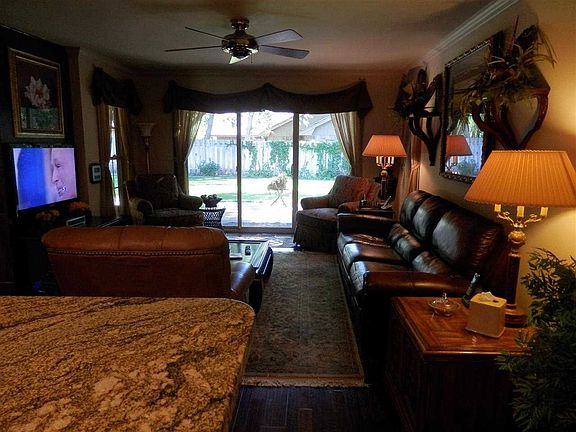 4th image of 3921 Westminster Dr