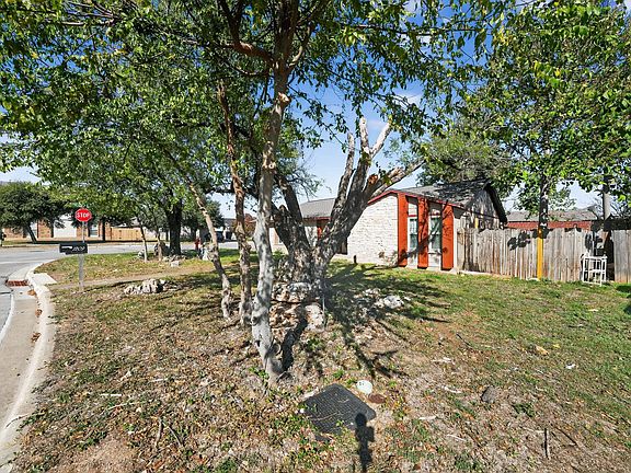 4th image of 1209 Sagebrush Dr