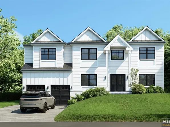 247 Gorden Dr, Paramus, NJ 07652