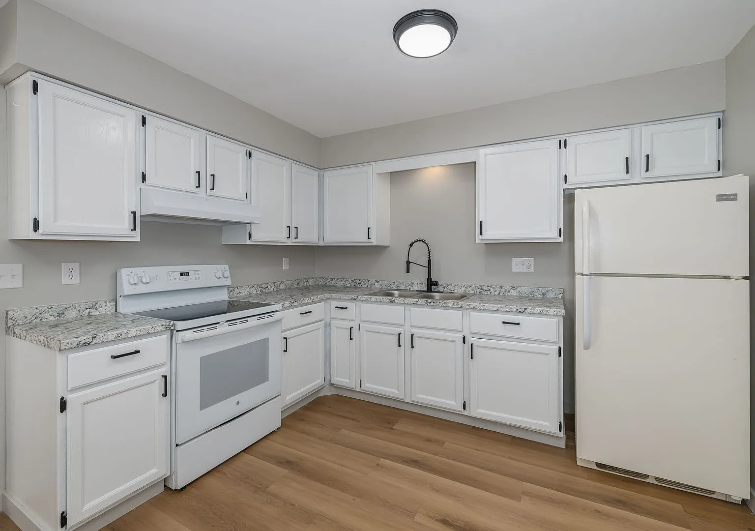 832 W 20th Ave — Photo 2