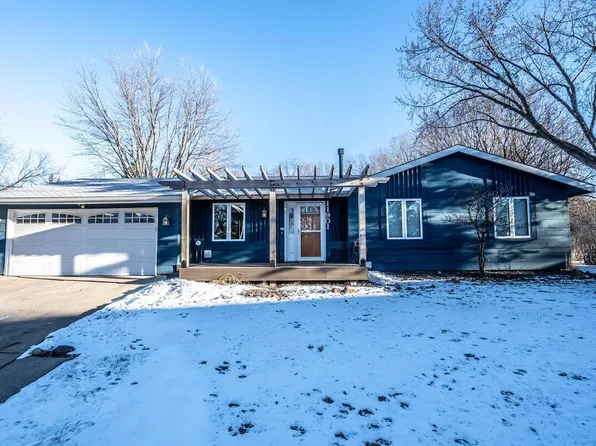 11901 River Hills Cir, Burnsville, MN 55337