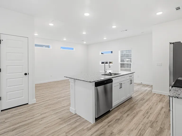 621 Apollo Ave — Photo 4