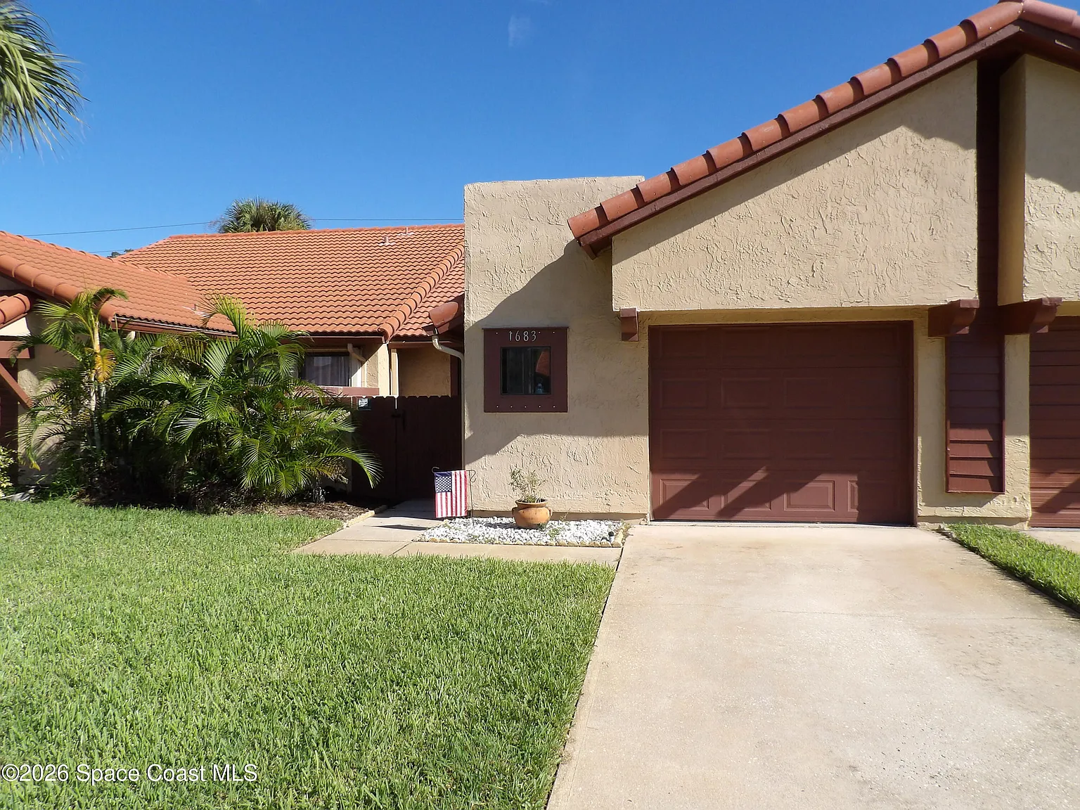 2 bed, 2.0 bath, 876 sqft, $1,795 — Photo 1