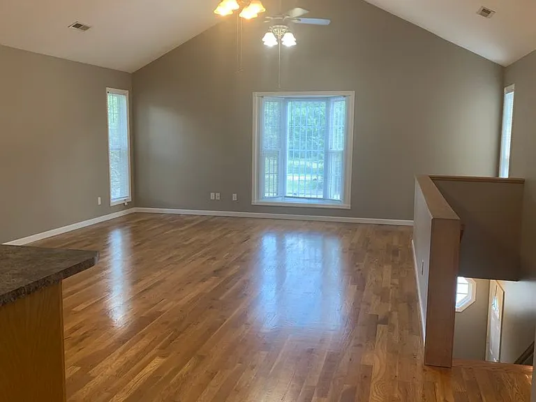 1200 S Spring St — Photo 10