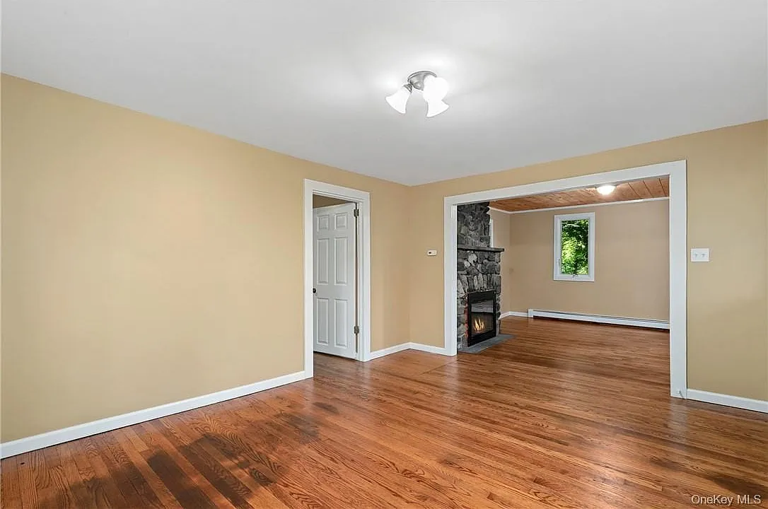 2 bed, 1.0 bath, 931 sqft, $3,000 — Photo 2