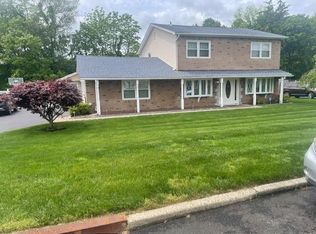 61 Fairview Ct, Nanuet, NY 10954