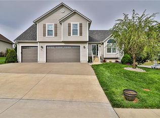 2000 SW Huntbrook Ter, Lees Summit, MO 64082