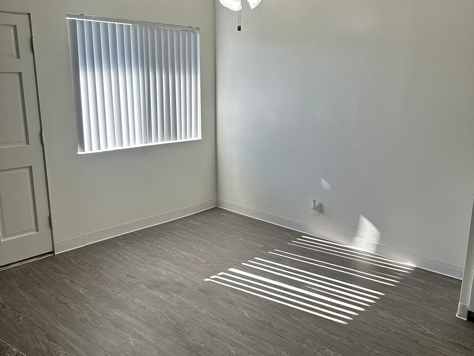 The Viking Apartments — Photo 2
