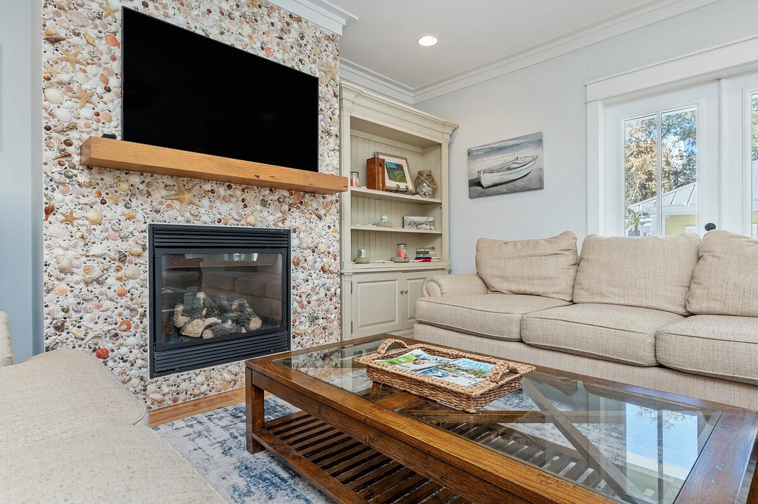 7 bed, 4.0 bath, 3315 sqft, $8,972 — Photo 3