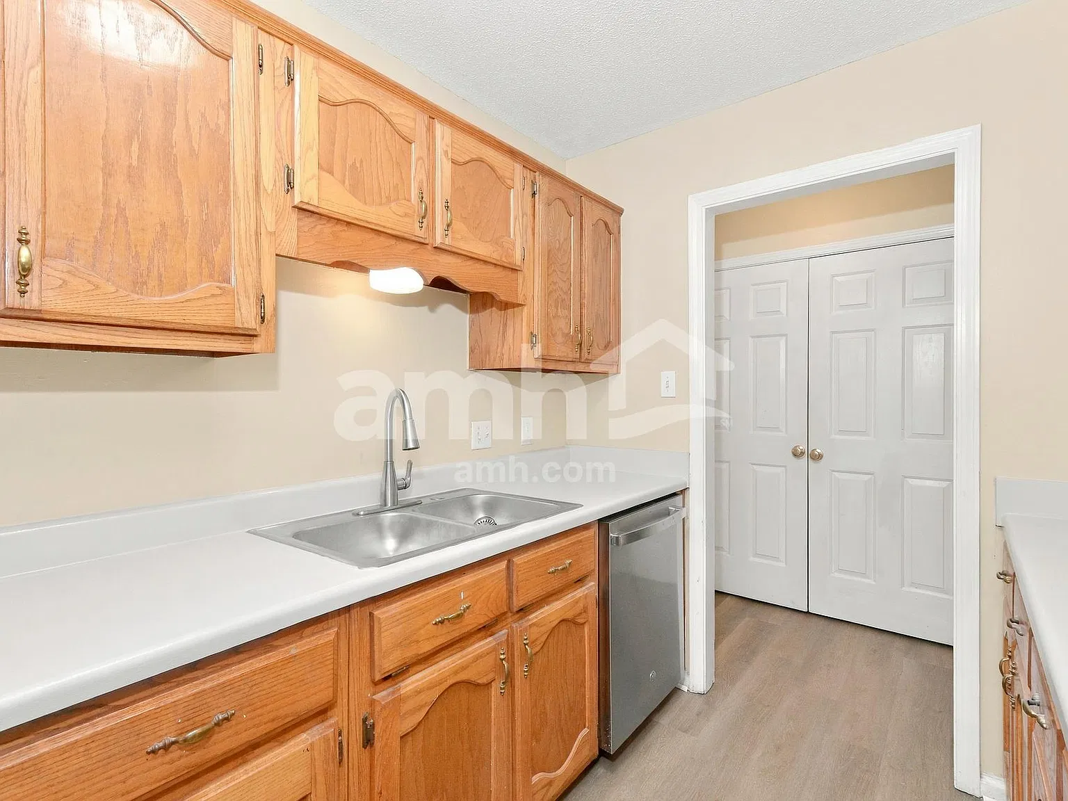 3 bed, 2.5 bath, 1561 sqft, $1,895 — Photo 4