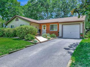 8 Elkin Dr, Middle Island, NY