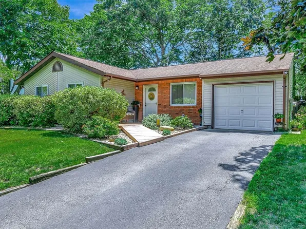 8 Elkin Drive, Middle Island, NY 11953