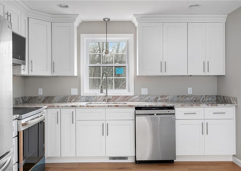 30 Round Lake Dr, Pascoag, RI 02859 Zillow