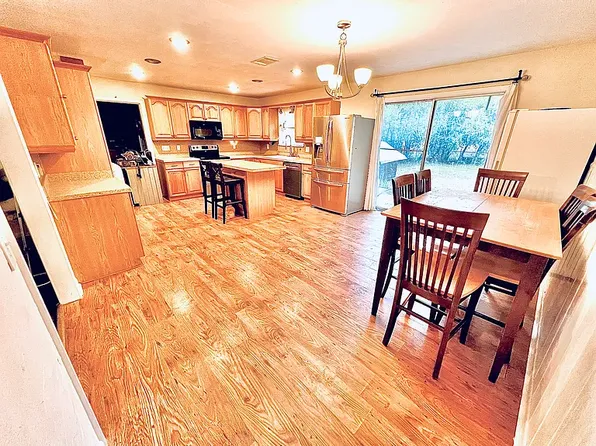 1214 Magnolia St, Gainesville, TX 76240