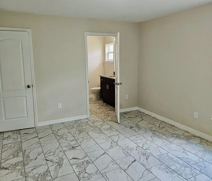 113-115 E Jackson St #113 — Photo 11