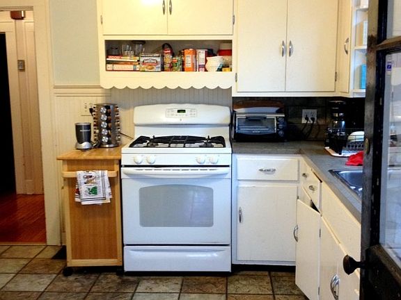 3rd image of 2406 Emil Ave