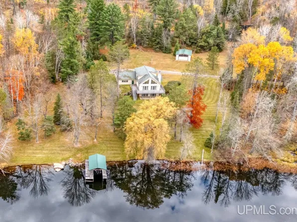 W9483 Peterson Dr, Iron Mountain, MI 49801