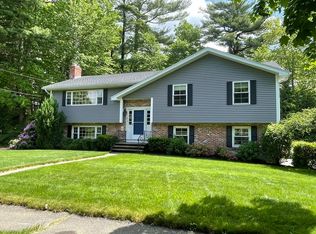 8 Fieldstone Ln, Beverly, MA 01915