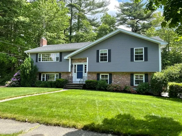 8 Fieldstone Ln, Beverly, MA 01915