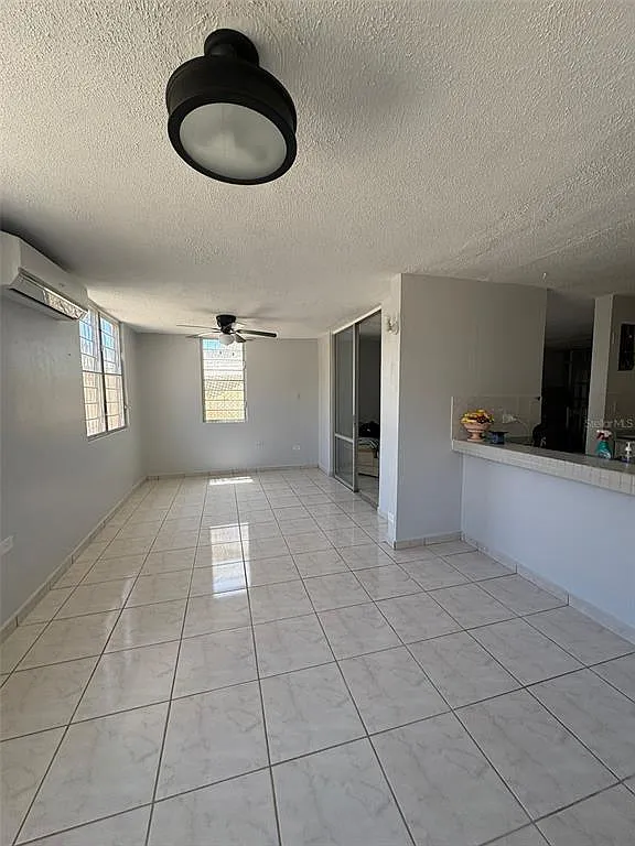 3 bed, 2.0 bath, 1995 sqft, $1,400 — Photo 2