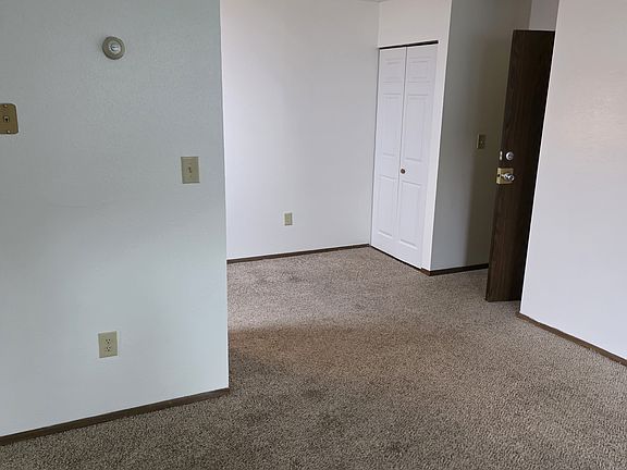 3rd image of 618 Heritage Dr #12