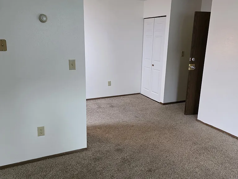 618 Heritage Dr #12 — Photo 3