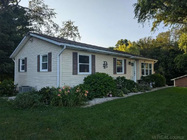 668 S Shaytown Rd, Vermontville, MI 49096