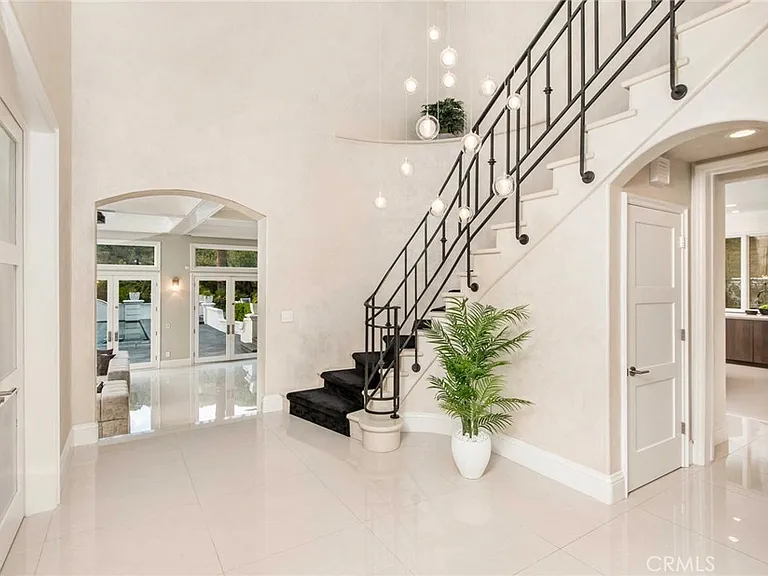 1756 Clear View Dr — Photo 6