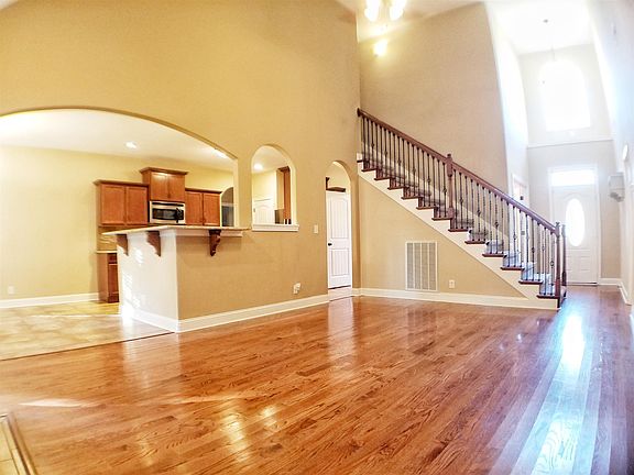 5th image of 1700 Apache Way