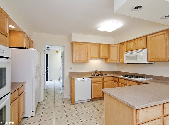 3rd image of 370 Park Ave APT D