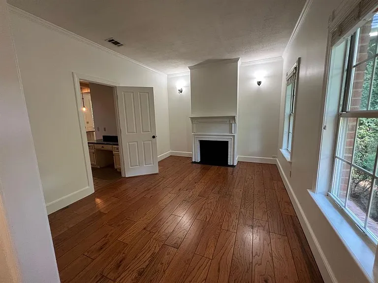 1381 Manor House Dr — Photo 4