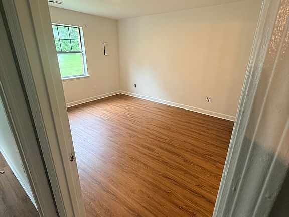 3rd image of 149 Angela Dr Unit A