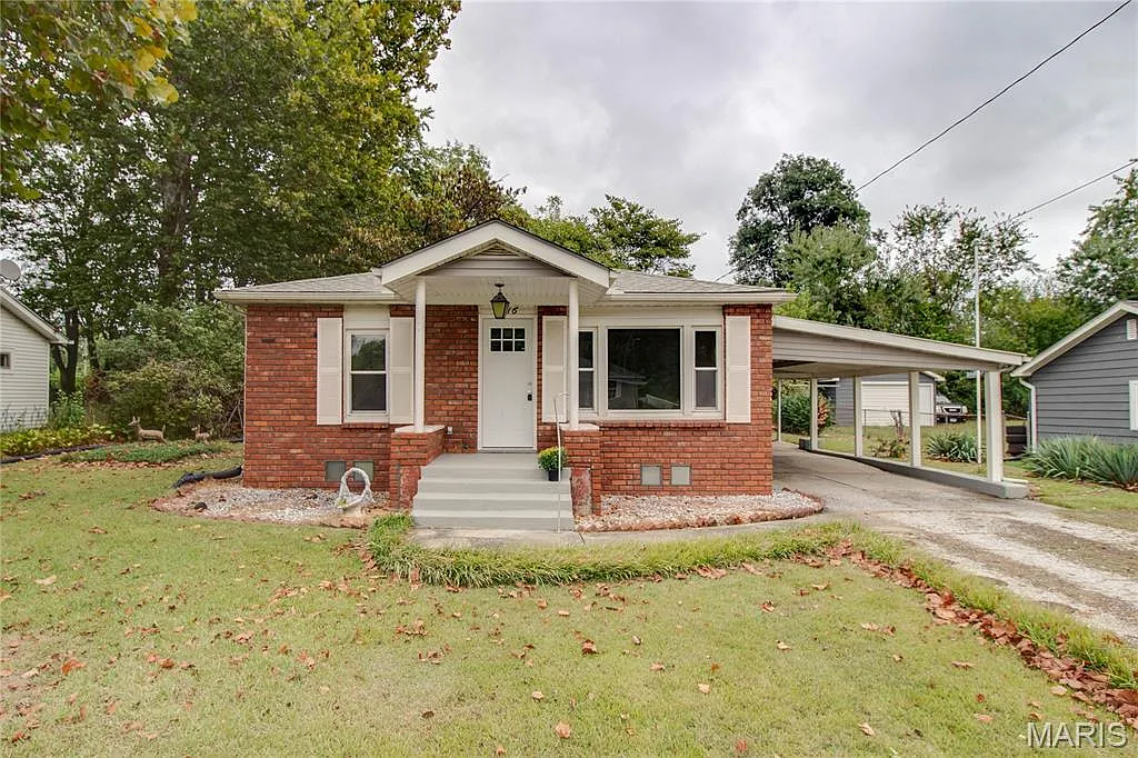 216 Sunset Dr photo 1