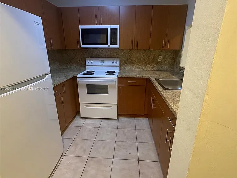 8185 NW 7th St #209 — Photo 5