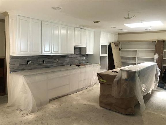 3rd image of 1121 Redoak Dr