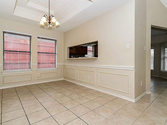 3rd image of 4820 Creekridge Ln