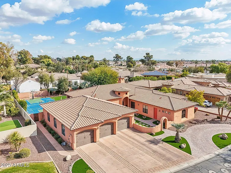 351 N Cloverfield Cir — Photo 47