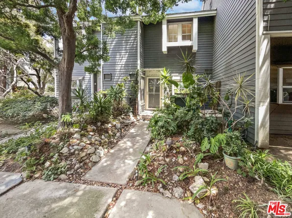 25379 Pine Creek Ln, Wilmington, CA 90744