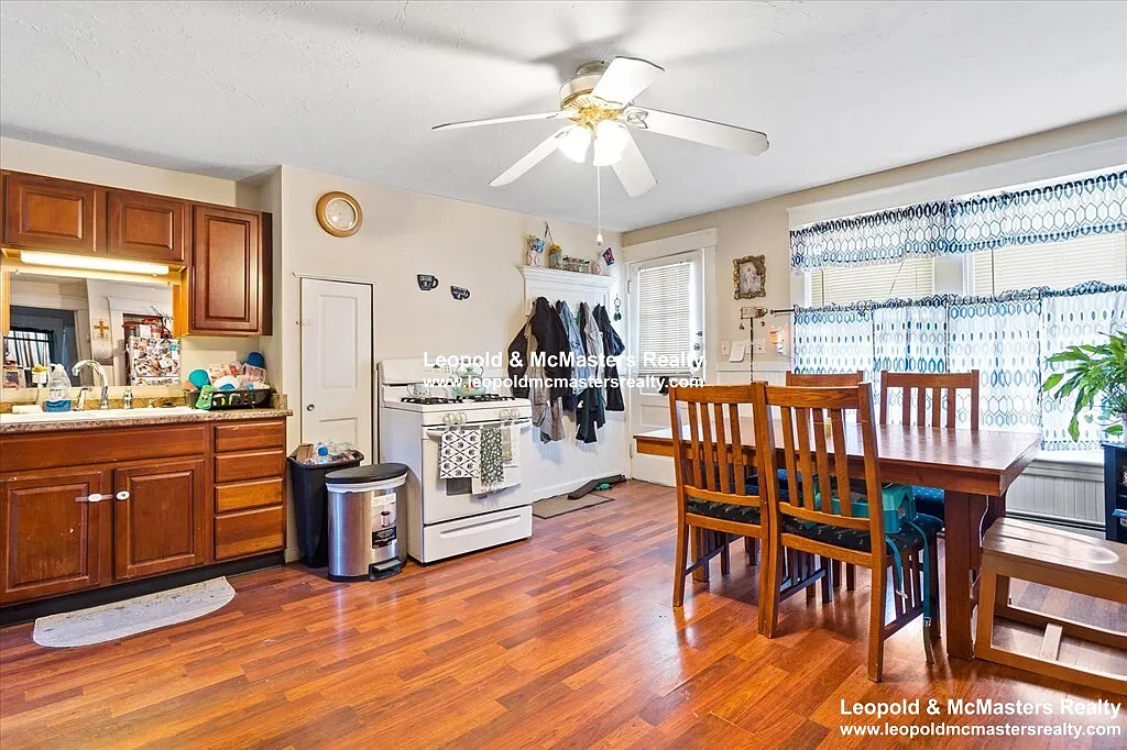 3 bed, 2.0 bath, 1700 sqft, $2,175 — Photo 2