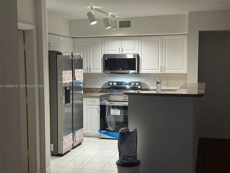 1155 Brickell Bay Dr #2309 — Photo 5