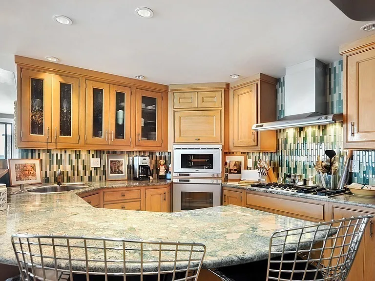 65 E India Row #26F — Photo 6