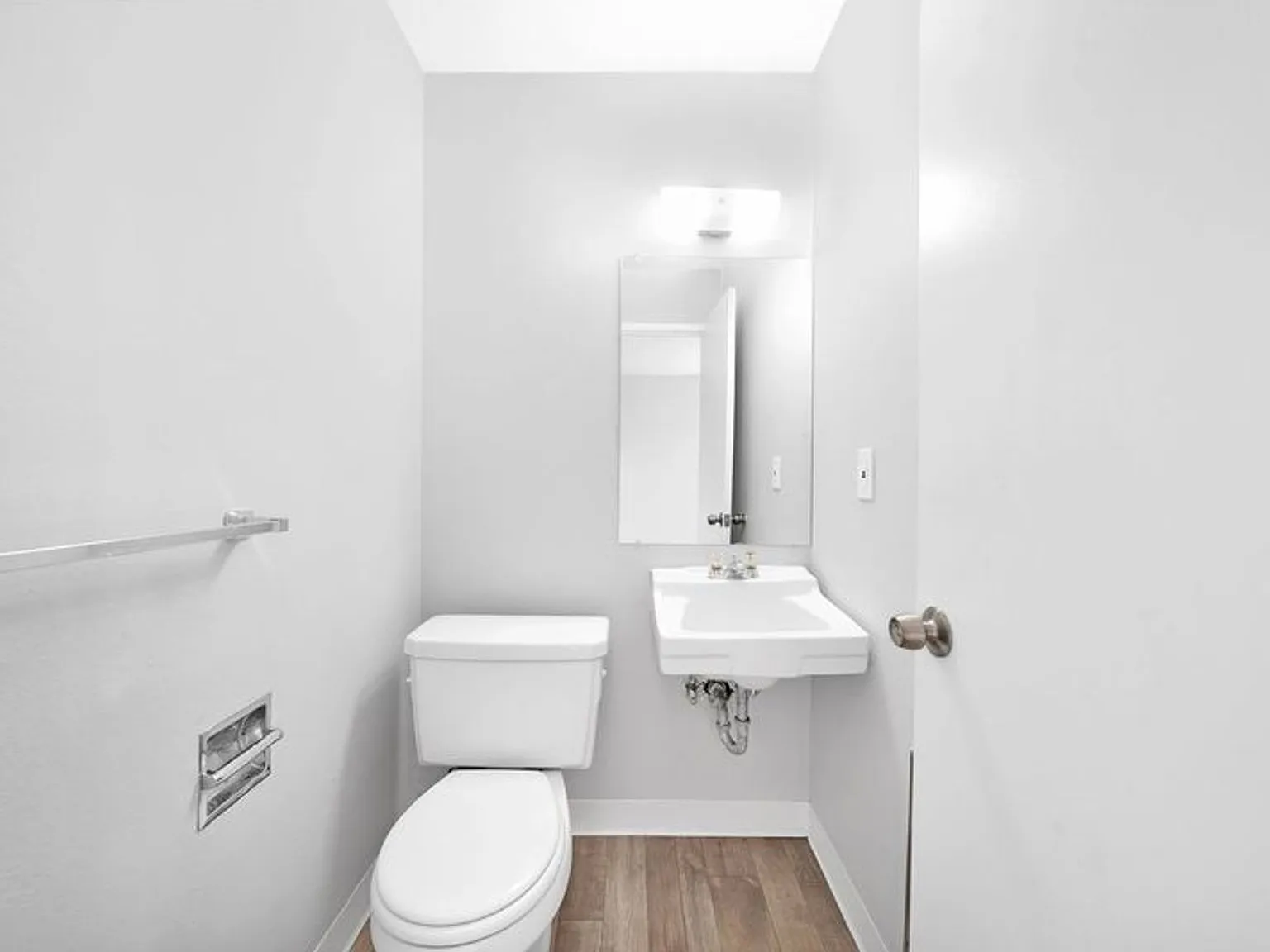 Wetherburne Square Townhomes — Photo 2