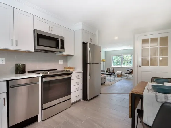 409 Washington St #2, Westwood, MA 02090