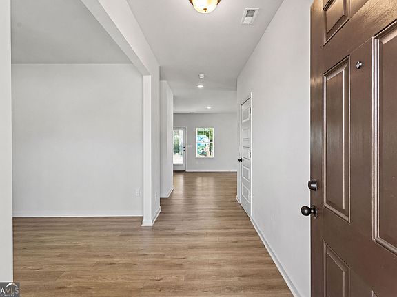 4th image of 27 Whistling Oaks Dr NE