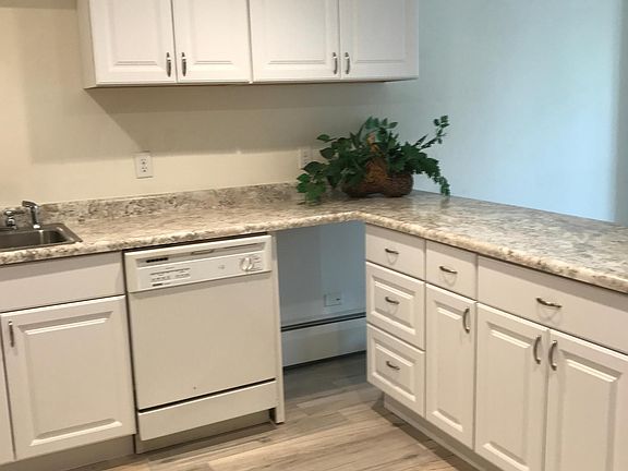 3rd image of 799 N Dahlia St APT 101